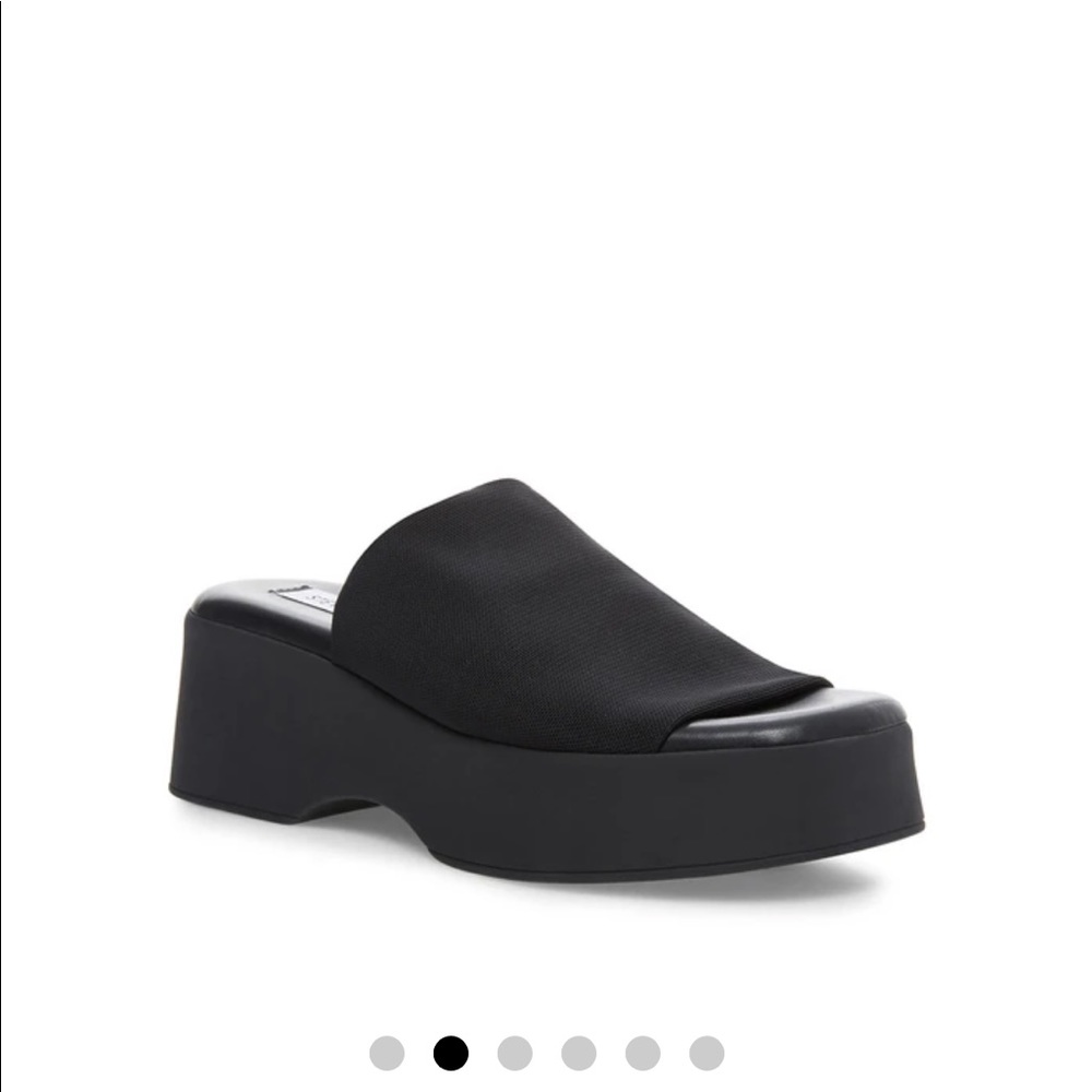 Slinky30 sandals